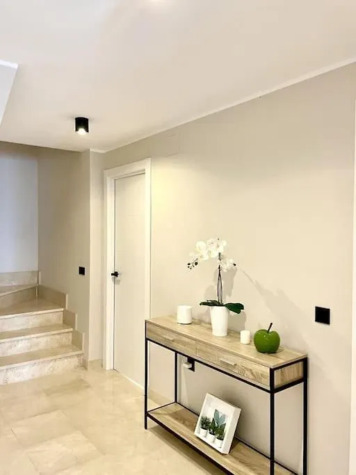 Modern Holiday Home & Panoramic Views 米哈斯