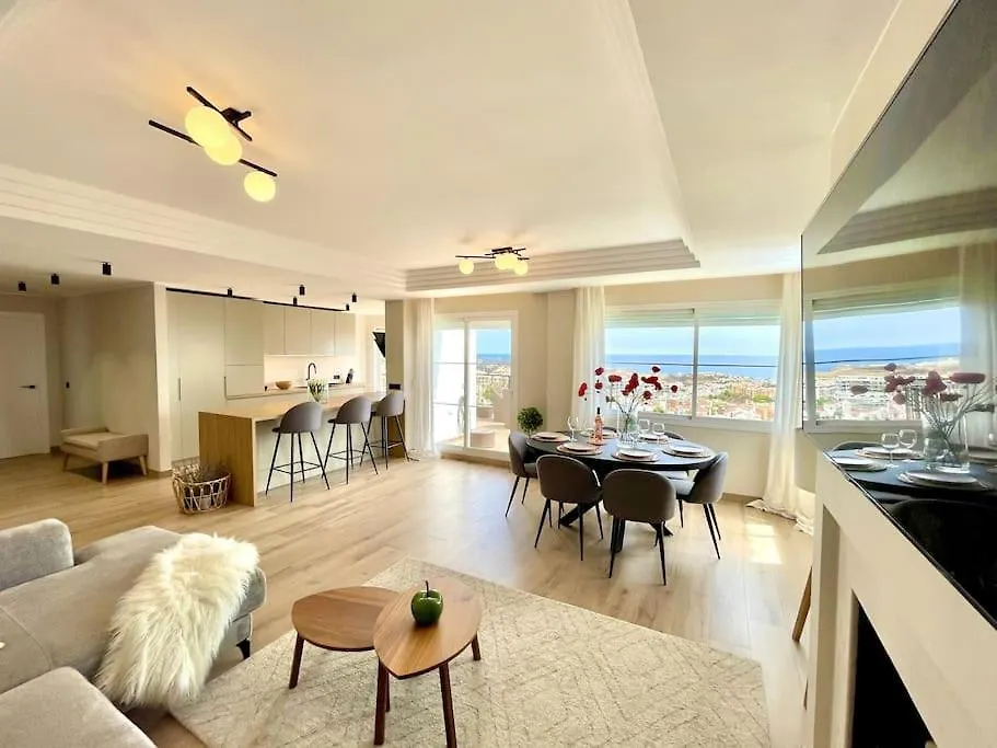 Modern Holiday Home & Panoramic Views 米哈斯 0*,  西班牙
