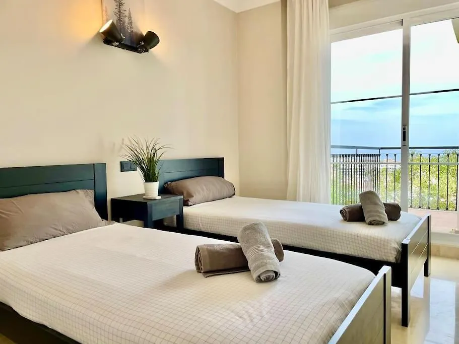 Modern Holiday Home & Panoramic Views 米哈斯