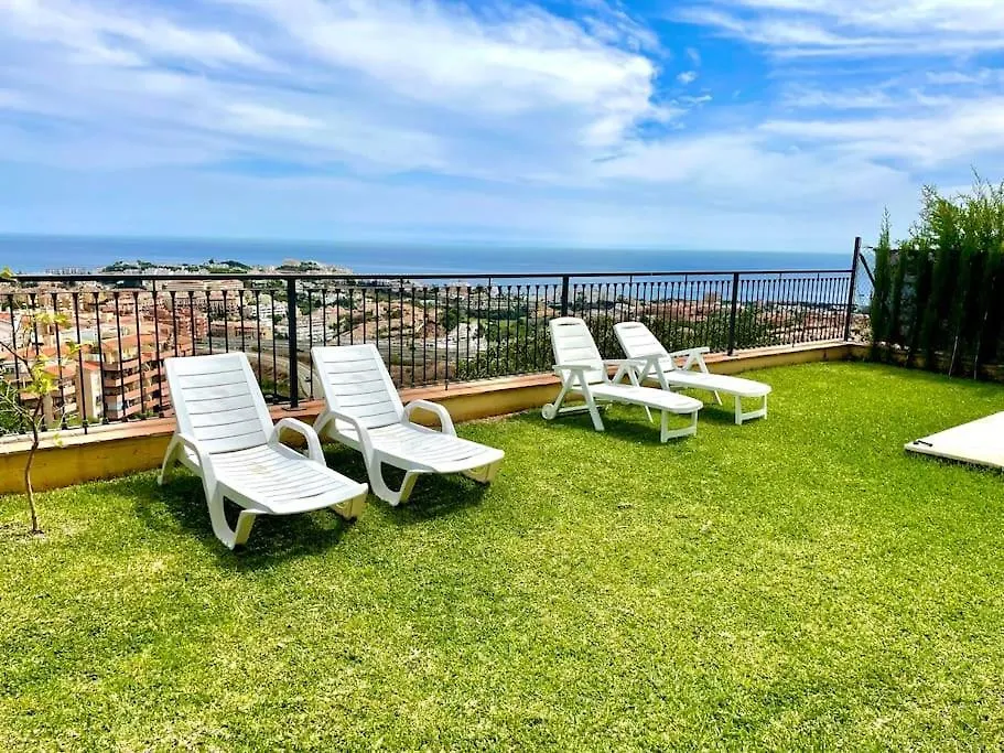 Modern Holiday Home & Panoramic Views 米哈斯