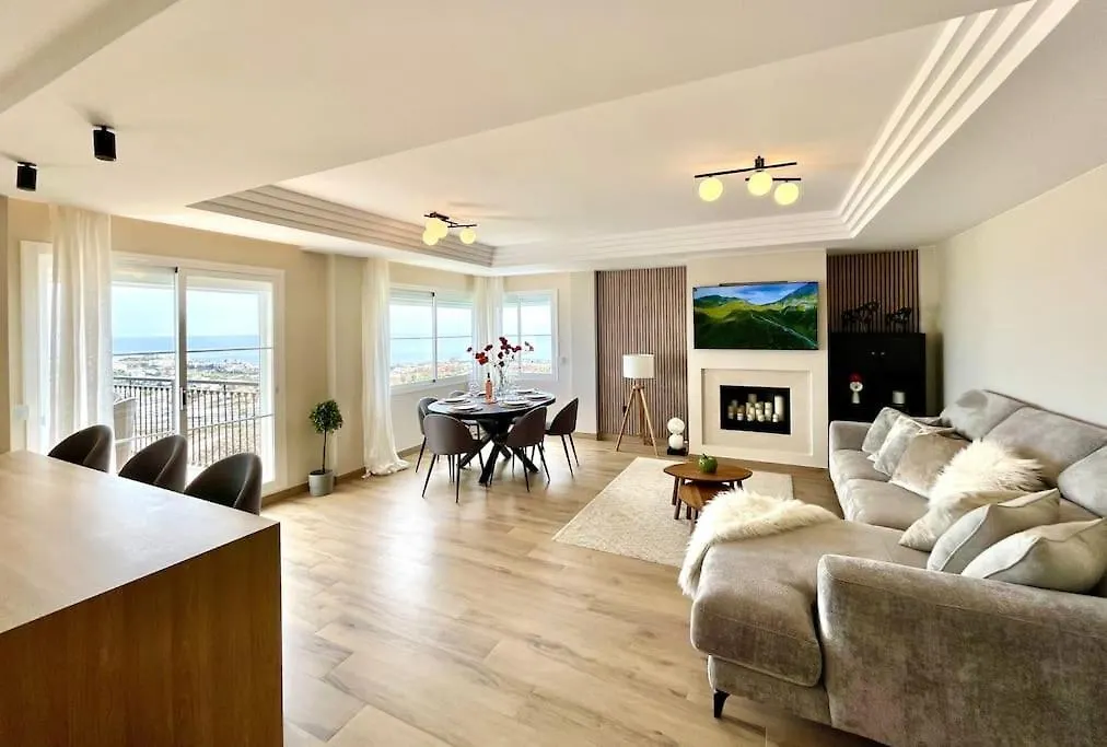 Modern Holiday Home & Panoramic Views 米哈斯