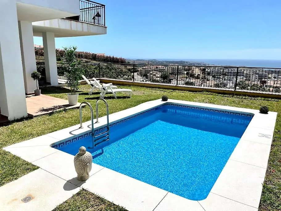 Modern Holiday Home & Panoramic Views 米哈斯